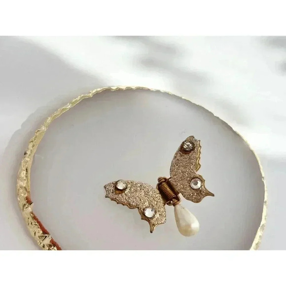 Vintage Sparkle Butterfly Pearl Embellished Brooch Pin - Picture 3 of 10